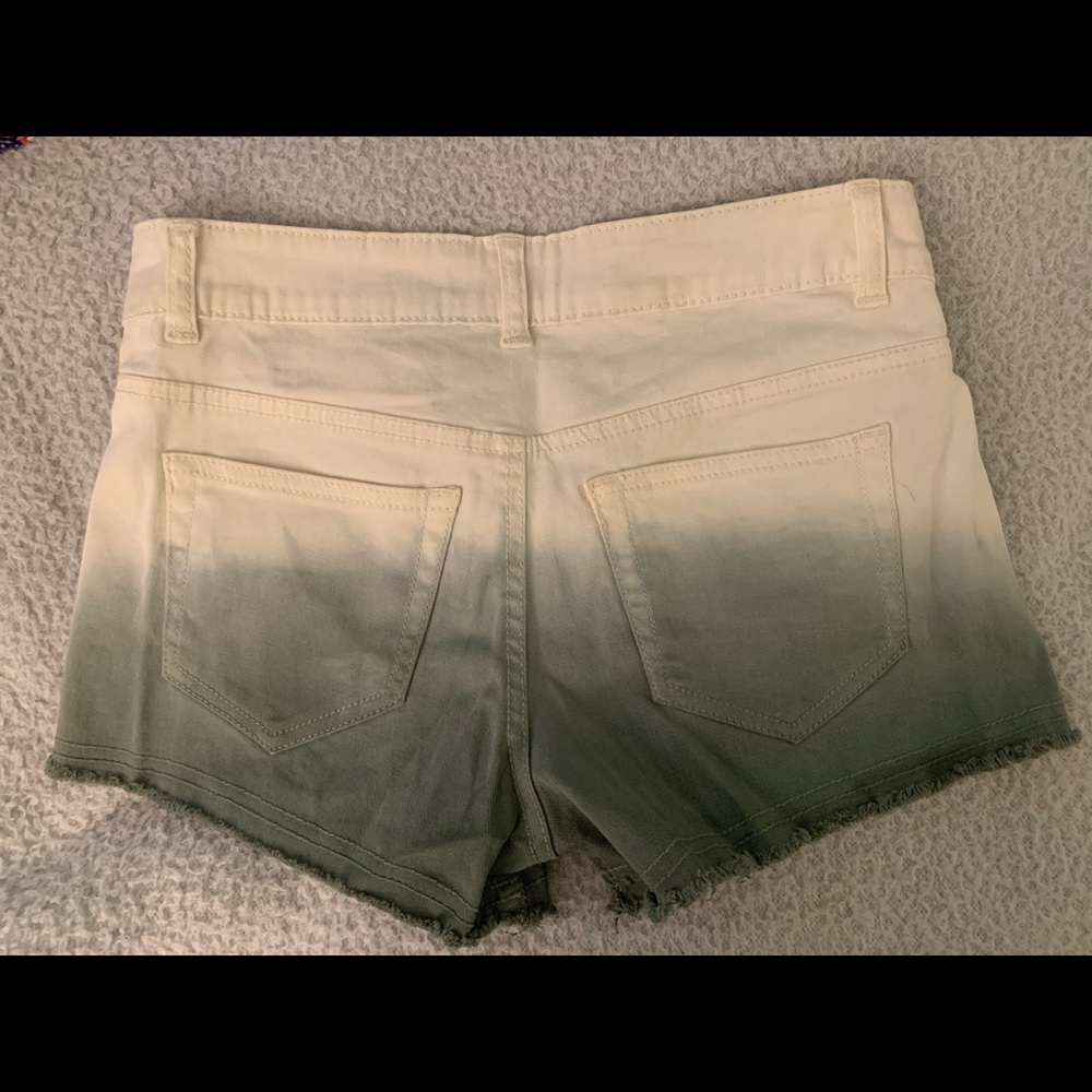 Shorts - Picture 2 of 3